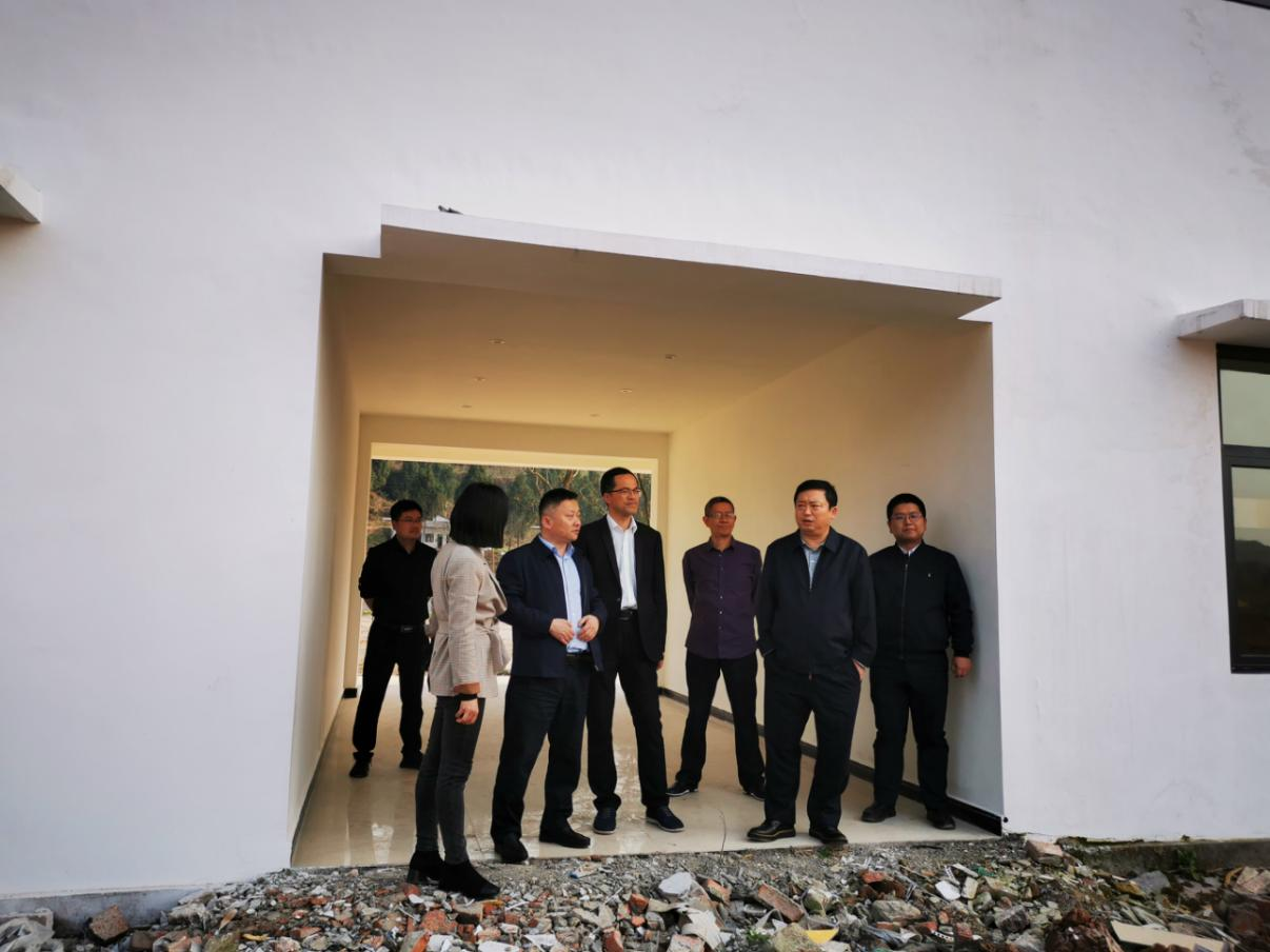 EMC易倍体育集团党委副书记、董事陈日到邓家沟村开展帮扶事情